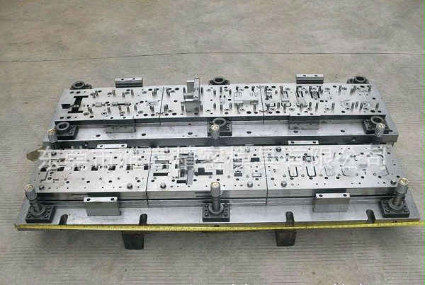 中國(guó)五金沖壓汽車(chē)模具與國(guó)外的差距