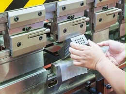 江西沖壓件廠，自動(dòng)化沖壓設(shè)備的特點(diǎn)-五金百科「誠瑞豐」