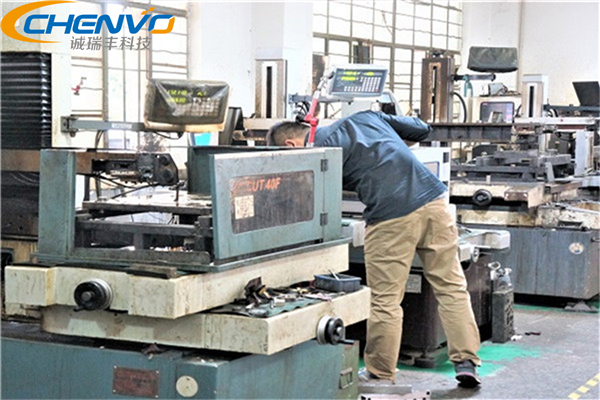 五金沖壓模具制造-切割機(jī)