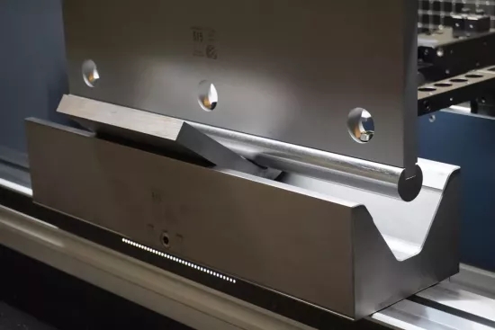 彎曲高速鋼需要由鋼制成的高質(zhì)量工具，以承受彎曲這些材料時產(chǎn)生的大量力