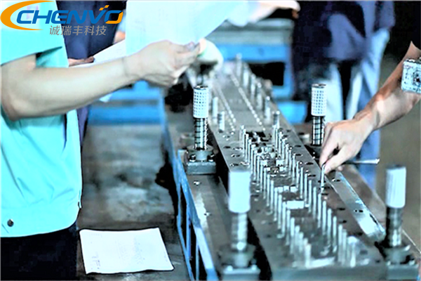 五金模具沖壓廠(chǎng)