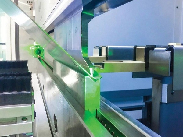 鈑金加工折彎工序如何克服偏移問(wèn)題，從而提高精確度？