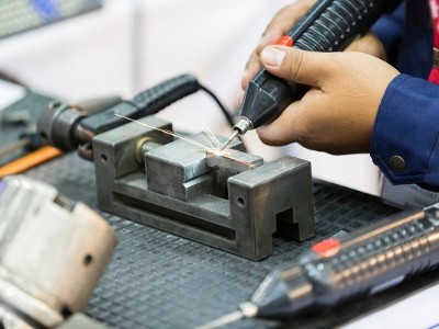 羅湖五金沖壓件加工廠，如何消除沖壓件的毛刺？