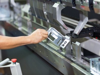 深圳五金沖壓廠，校正工藝特點詳解